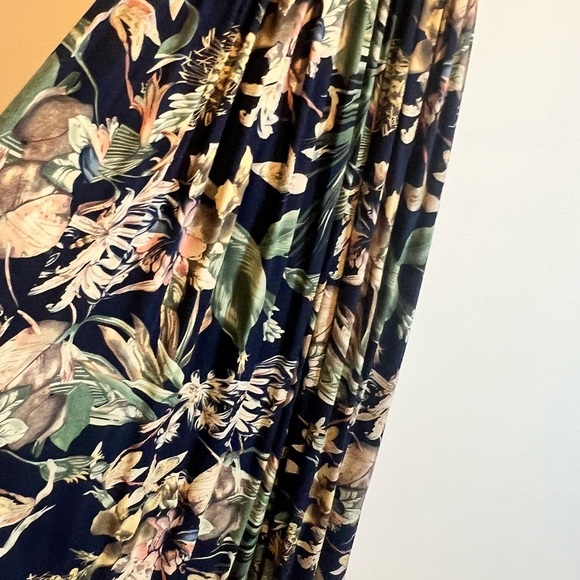 Floral Maxi Dress with Lace Detail - Picture 7 of 8